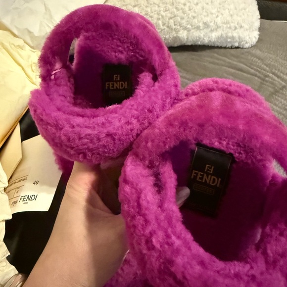 Fendi Shearling FF Fendi Feel Sandals Bouganville - Picture 2 of 10
